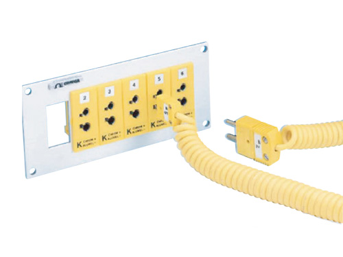 差込型パネルジャック